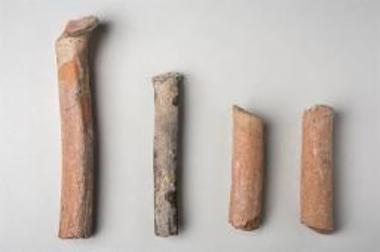 Τέσσερις ράβδοι για τη στήριξη αγγείων κατά την όπτηση