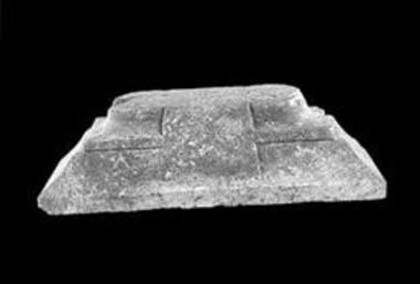 Κιονόκρανο αμφικιονίσκου με σύμφυτο επίθημα