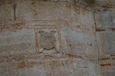 Πλάκα με ανάγλυφο ρόδακα