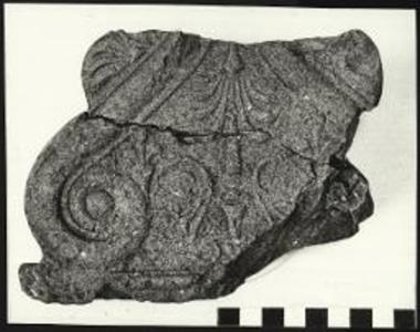 Αρχαία Άβδηρα. Αγρός Αβράμογλου. Θραύσμα ηγεμόνος ανθεμωτού καλυπτήρος.