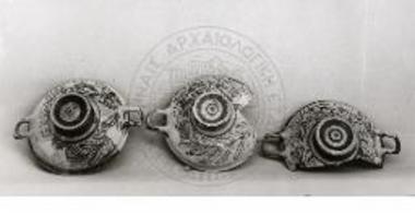 Ανθεμωτές κύλικες του Τ/16, της υποομάδας κύλικες με στεφάνι (αρ. 10075, 10056, 10055).