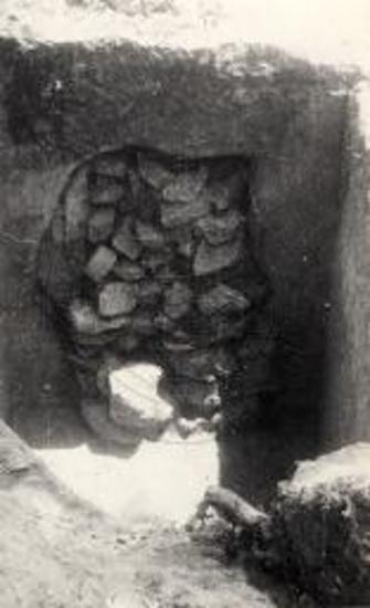 Κεφαλοβρύσου τ. 3, η τετειχισμένη θύρα.