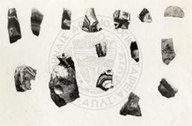 Agates and rock-crystal fragments