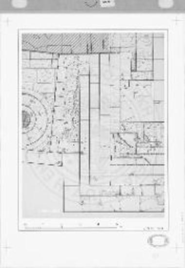 Μεγάλα Προπύλαια. Ίχνη της πλευρικής πύλης προς το Καλλίχορον στο δάπεδο του κτιρίου και κατώφλι της πυλίδας επικοινωνίας του φρέατος με τη ρωμαϊκή αυλή.