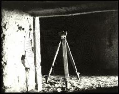 Η είσοδος του σπηλαίου από το εσωτερικό.