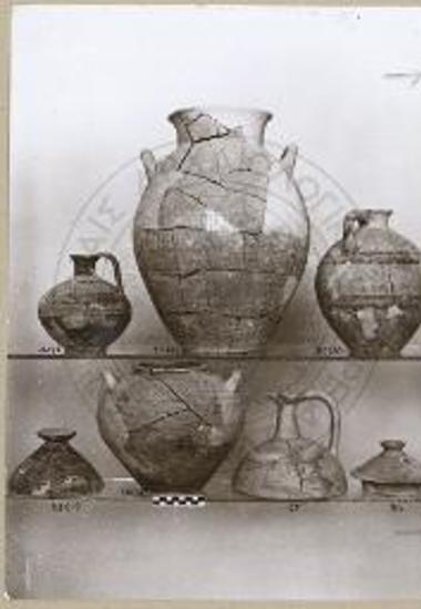 Αγγεία του τάφου Αγίων Παρασκιών.