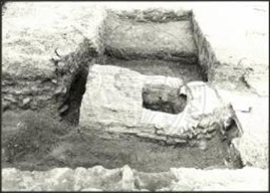 Καμαρωτή κατασκευή δυτικώς του βαπτιστηρίου (από Ν).