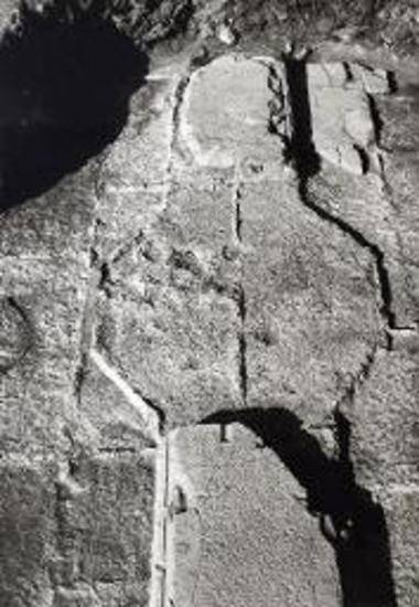 Η βάσις του οκταγώνου άμβωνος.