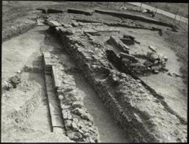 Αρχαία Άβδηρα. Τομέας ΙΙ. Περιοχή αρχαϊκού τείχους με τις δύο φάσεις τειχών. Εσχάρα 1, άποψη από Β.
