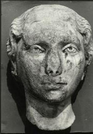 Κεφάλι αγάλματος γυναίκας ρωμαϊκής εποχής.
