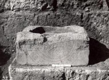 Ωρωπός. Επιγραφές. Βάθρο με την αναθηματική επιγραφή 380 (Α 168).