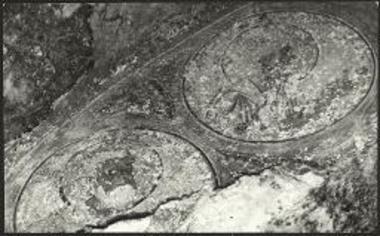 Διρός, Αγία Βαρβάρα «στου Γλέζου». Ο Πέτρος και ο Ματθαίος στο μέτωπο της αψίδας.