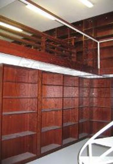 Μερική άποψη της βιβλιοθήκης με τους ρυμούς.