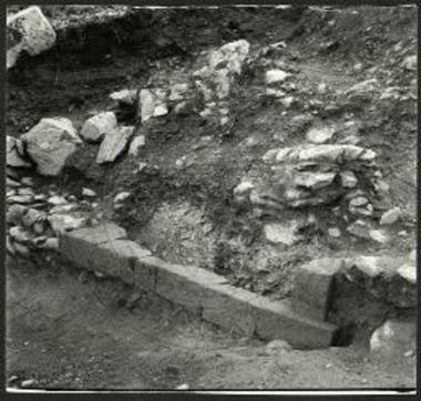 Αρχαϊκή ταφική κατασκευή.