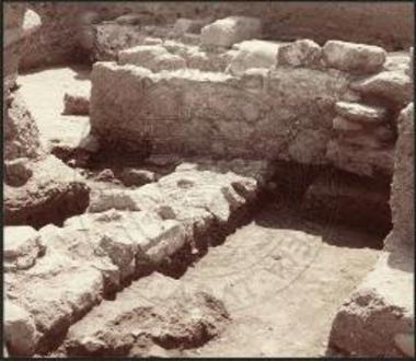 Πρώιμη ελληνιστική κατασκευή κάτω από τους τοίχους της όψιμης αρχαιότητας.
