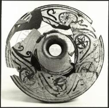 Φυτικός διάκοσμος από τον ώμο της λαγήνου.