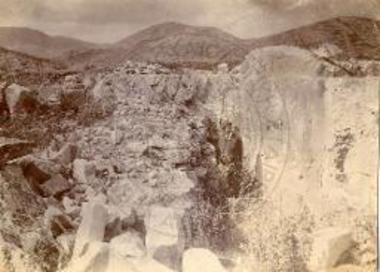 DEMETRIAS (PAGASSAI). Excavation in the centre of the acropolis. N= stereobate of tmeple on the rock. Σ= Big cave