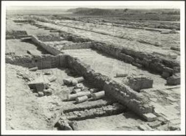 Άποψις του βορειοδυτικού προσκτίσματος (από ΒΔ). Εις το πρώτον επ'ιπεδον αριστερά ο βόρειος περίβολος.