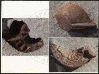 Δύο λύχνοι από την υστερορωμαϊκή επίχωση της αγοράς.