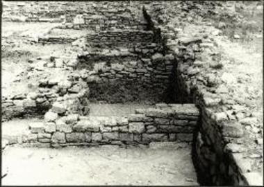 Μεσημβρία. Σπίτι 2. Χώροι ε, γ, δ, β, α. Άποψη από Ν.