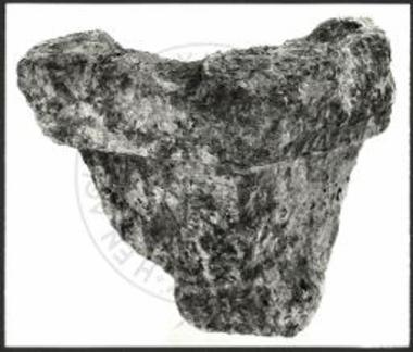 Λίθινη τράπεζα προσφορών.