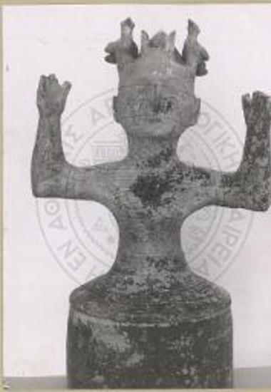 Η θεά  υπ' αριθμόν 2. κατ΄ενώπιον.