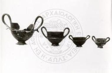 Αγγεία του Ε/15. Μελαμβαφείς βοιωτικοί κάνθαροι και κανθαρίσκοι.