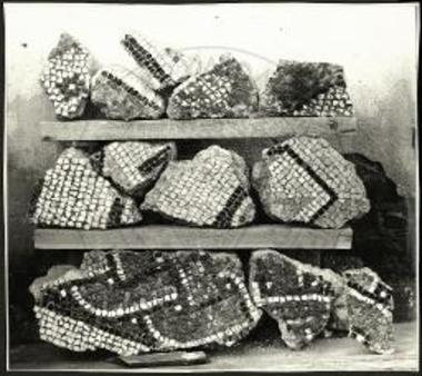 Θραύσματα μωσαϊκών δαπέδων του οκταγώνου Θεσσαλονίκης.