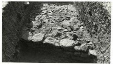 Πάρος, Κουκουναριές. Τμήμα τείχους της τάφρου του πλατώματος 3, από Α.