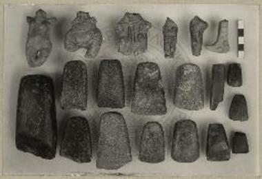 Νεολιθικά ειδώλια και πελέκεις