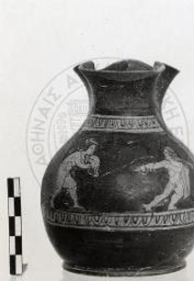 Πηλίνη λάρναξ Θ17. Το υπ' αρ. 726 αγγείο - κτερίσμα της ταφής.