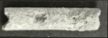 Τεμάχιον οστεΐνου κοσμήματος εκ του κιβωτιοσχήμου τάφου V.