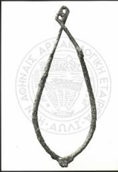 Σιδηρούν εργαλείον (εξάρτημα σαγής), όψις κατενώπιον.