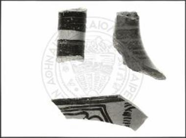 Βορειοδυτική Συνοικία, αρχή αγωγού 2, πηλός μεταξύ των λίθων, όστρακα.