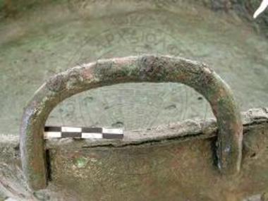 Εργαστήρι Μετάλλων: μπρούντζινη λεκάνη (αριθ. ευρ. 5606) από τη Δυτική Οικία.