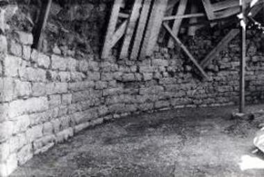 Περιστεριά, θολωτός τάφος 1. Το Δυτικόν τμήμα της θόλου ανεσκαμμένον.