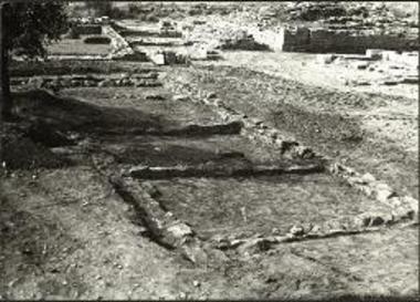 Μεσημβρία. Θεμέλια κτισμάτων βορείως του περιτειχισμένου οικισμού, από Ανατολών.