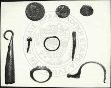 Άβδηρα. Ευρήματα του τάφου 1, βορείως της δυτικής πύλης.