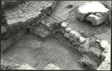 Ορθογώνιος δεξαμενή (εις το πρώτον επίπεδον) (από ΝΔ).