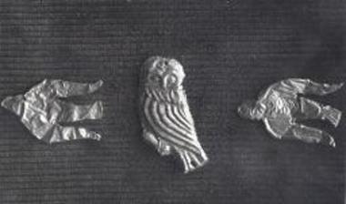 Περιστεριά, λάκκος. Χρυσά αντικείμενα.