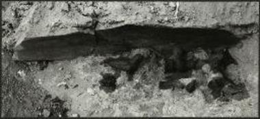 Κεραμοσκεπής ταφή έξω από το ανατολικό τείχος.