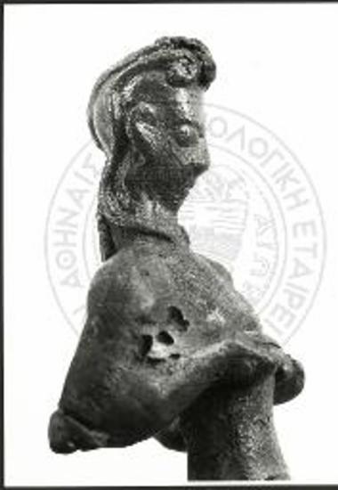 Χάλκινο ειδώλιο λάτρης.