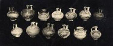 Μυκηναϊκά αγγεία εκ λαξευτών τάφων Αγ. Βασιλείου Χαλανδρίτσης.