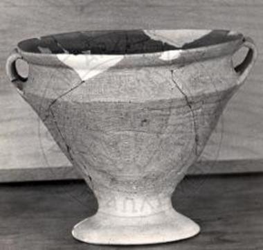 Ταφικός Κύκλος Β, αγγείον εκ του τάφου Ε.