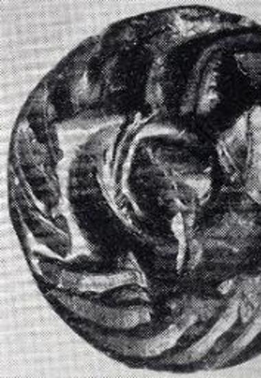 Θαλαμοειδής τάφος Ι, φακοειδής σφραγιδόλιθος από στεατίτη: κομβίο και μηνοειδές.