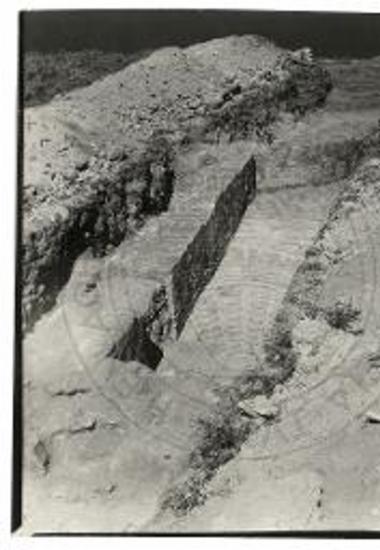 Τοίχος εντός της δοκιμαστικής βορειοδυτικής τομής (από Β).