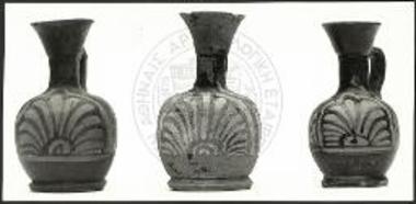 Αρυβαλλοειδή ληκύθια φέροντα παραστάσεις ανθεμίων.