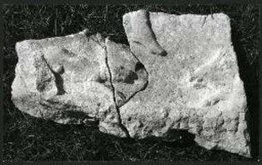 Θραύσματα από ανάγλυφο Θράκα ιππέα.