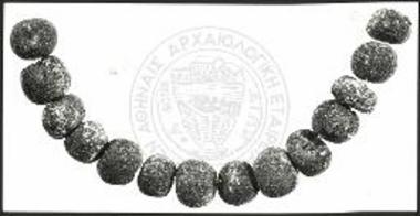 Περιδέραιον εκ φαγεντιανής.