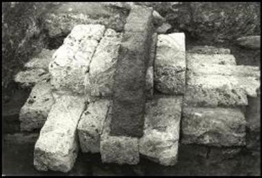 Κιβωτιόσχημος τάφος.